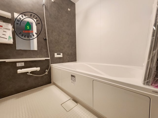 福岡市西区小戸3丁目第6-3棟（2号棟）　の浴室|1日の疲れを癒してくれる広々バスルーム。雨の日のお洗濯にも大活躍な浴室乾燥機付です！