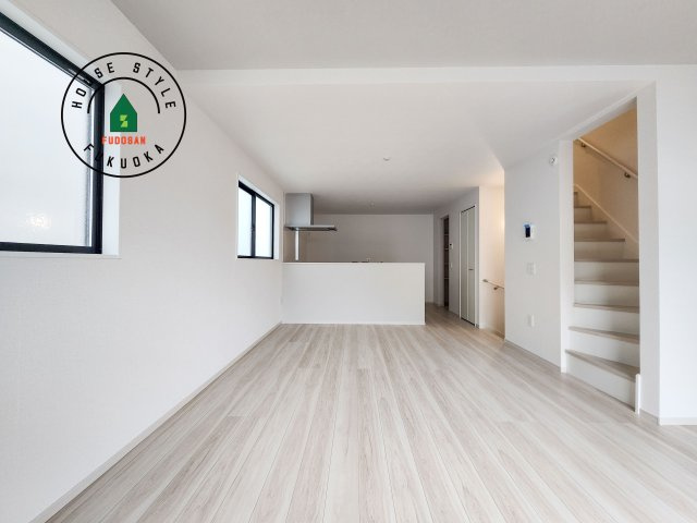 福岡市西区小戸3丁目第6-3棟（2号棟）　の居間・リビング|多くの時間を過すことになるリビングだからこそ、いつも穏やかな空間・解放感が味わえ毎日が充実します。