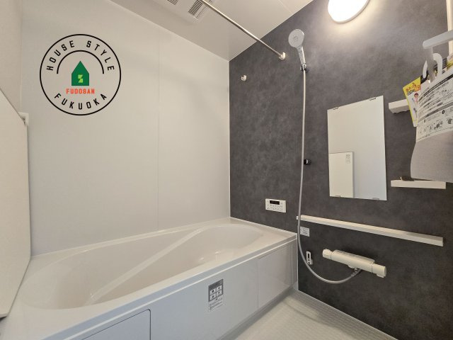 太宰府市朱雀4丁目第1-4棟（2号棟）　の浴室|1日の疲れを癒してくれる広々バスルーム。雨の日のお洗濯にも大活躍な浴室乾燥機付です！