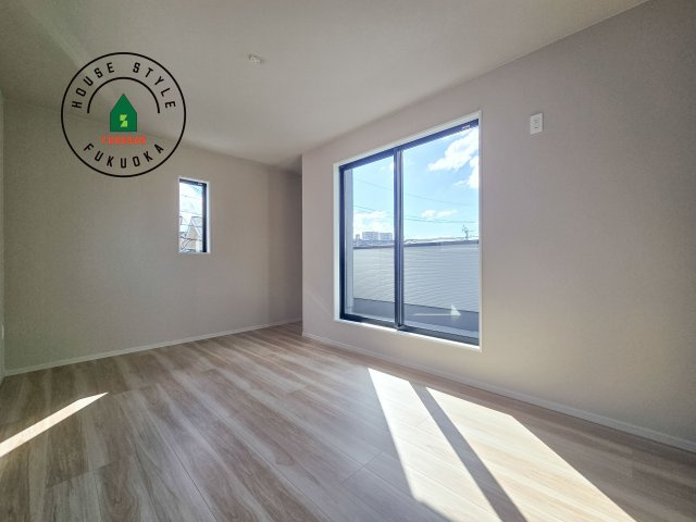 太宰府市朱雀4丁目第1-4棟（2号棟）　の寝室|主寝室には収納力に優れたクローゼットがありますので、お部屋もすっきり片付きます。