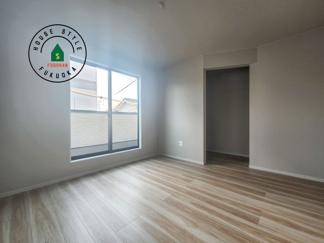 春日市千歳町2丁目第2-1棟（1号棟）　の寝室|主寝室には収納力に優れたクローゼットがありますので、お部屋もすっきり片付きます。