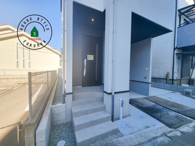 春日市千歳町2丁目第2-1棟（1号棟）　の玄関|おでかけの時も帰った時も、「我が家」を最初に感じでもらえる素敵な空間に。