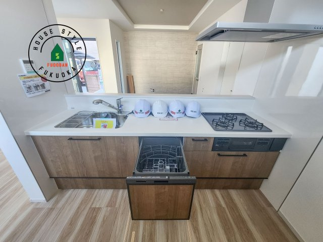 春日市千歳町2丁目第2-1棟（1号棟）　のキッチン|ご家族を近くに感じられる対面キッチンのLDK。会話もはずみそうですね。