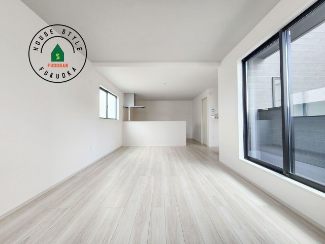 春日市春日原北町5丁目第1-2棟（2号棟）　の居間・リビング|多くの時間を過すことになるリビングだからこそ、いつも穏やかな空間・解放感が味わえ毎日が充実します。