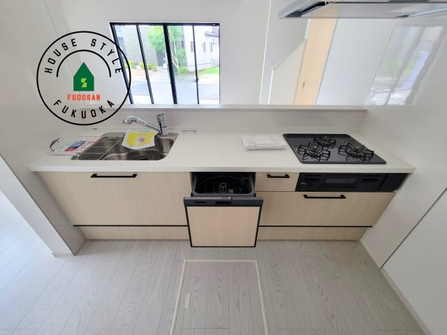 福岡市東区土井2丁目第3-4棟（1号棟）　のキッチン|ご家族を近くに感じられる対面キッチンのLDK。会話もはずみそうですね。