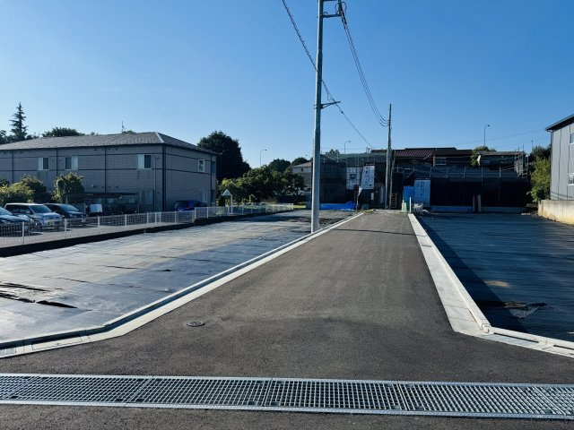 八王子市　大谷町　建築条件無し売地の前面道路含む現地写真|～北側5m・西側4.5ｍ道路に面しています～