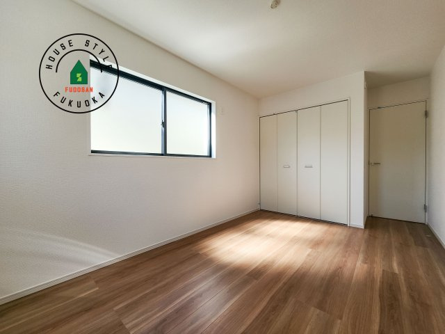 福岡市城南区長尾4丁目第2-4棟（4号棟）の洋室|採光良好な洋室は全居室、複層ガラスの遮熱効果と断熱効果で、一年中快適に過ごせます。