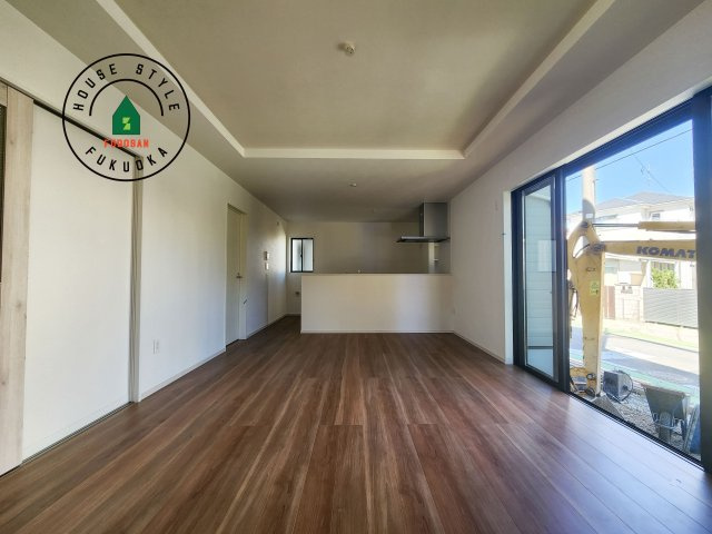 福岡市城南区長尾4丁目第2-4棟（4号棟）の居間・リビング|キッチンからリビングをしっかり確認できます。家族の笑顔があふれる空間になりそうですね。