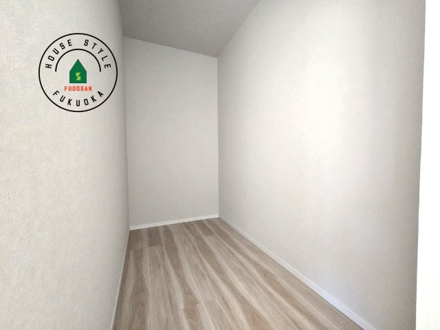 福岡市南区皿山1丁目第6-2棟（1号棟）　の内観：施工例|洋服や大きな荷物が多い方や人数の多いご家族などは、一般的なクローゼットよりもウォークインクローゼットのほうが使い勝手が良いです。