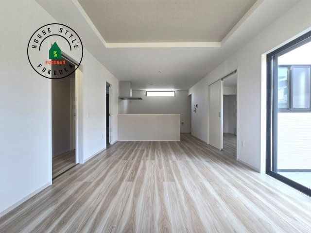 福岡市南区皿山1丁目第6-2棟（1号棟）　の内観：施工例|キッチンからリビングをしっかり確認できます。家族の笑顔があふれる空間になりそうですね。