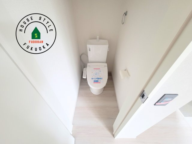 糟屋郡須恵町新原第1-1棟（1号棟）　のトイレ|温水洗浄便座を完備しております。2ヶ所にトイレがあるのは朝の慌ただしい時間も安心です。