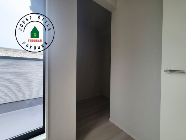 糟屋郡須恵町新原第1-1棟（1号棟）　の収納|洋服や大きな荷物が多い方や人数の多いご家族などは、一般的なクローゼットよりもウォークインクローゼットのほうが使い勝手が良いです。