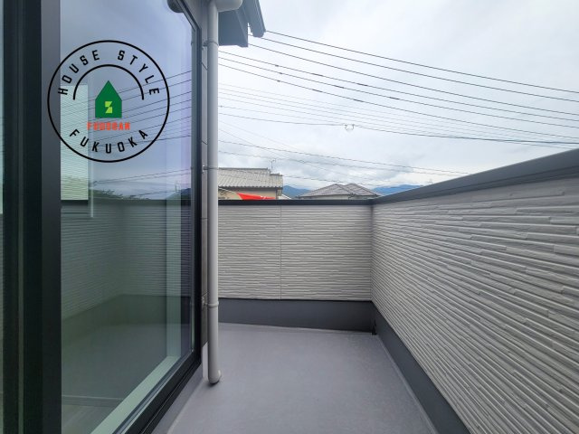 糟屋郡須恵町新原第1-1棟（1号棟）　のバルコニー|風をしっかりと感じられるバルコニーでは、毎日が洗濯日和です。広々としているので洗濯も楽しくなるでしょうし、気分転換にバルコニーからの眺めを楽しむのもいいでしょう。