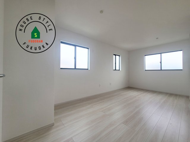 糟屋郡須恵町新原第1-1棟（1号棟）　の洋室|採光良好な洋室は全居室、複層ガラスの遮熱効果と断熱効果で、一年中快適に過ごせます。