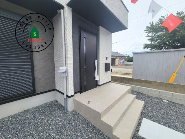 糟屋郡須恵町新原第1-1棟（1号棟）　の玄関|おでかけの時も帰った時も、「我が家」を最初に感じでもらえる素敵な空間に。
