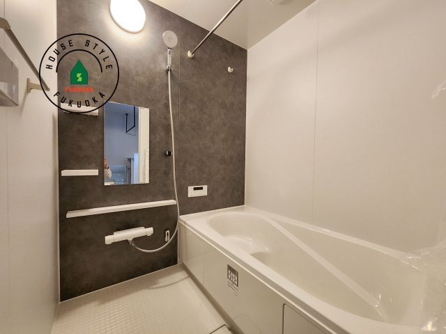 福岡市西区石丸3丁目第5-1棟（1号棟）　の浴室|1日の疲れを癒してくれる広々バスルーム。雨の日のお洗濯にも大活躍な浴室乾燥機付です！