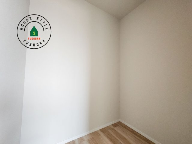 福岡市西区石丸3丁目第5-1棟（1号棟）　の収納|洋服や大きな荷物が多い方や人数の多いご家族などは、一般的なクローゼットよりもウォークインクローゼットのほうが使い勝手が良いです。