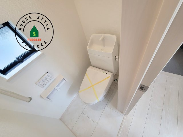 福岡市東区三苫6丁目第1-2棟（1号棟）のトイレ|温水洗浄便座を完備しております。2ヶ所にトイレがあるのは朝の慌ただしい時間も安心です。