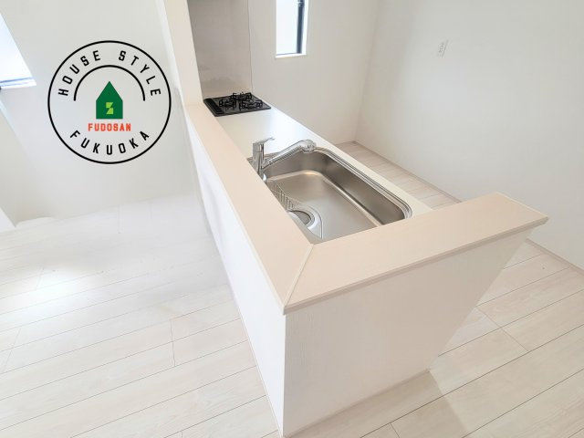 福岡市東区三苫6丁目第1-2棟（1号棟）のダイニング|キッチンから立ち込める香りが今日の料理を期待させます。