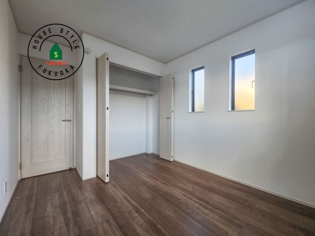 筑紫野市二日市北6丁目第1-2棟（B号棟）の洋室|柔らかい陽光が差し込む明るいお部屋を演出する設計。彩光の取れる窓が気持ちの良いお部屋を創り上げます。