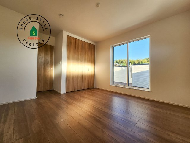 糟屋郡宇美町神武原1丁目第1-3棟（2号棟）　の寝室|主寝室には収納力に優れたクローゼットがありますので、お部屋もすっきり片付きます。