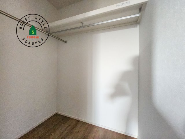 糟屋郡宇美町神武原1丁目第1-3棟（2号棟）　の収納|洋服や大きな荷物が多い方や人数の多いご家族などは、一般的なクローゼットよりもウォークインクローゼットのほうが使い勝手が良いです。