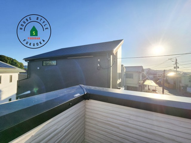 糟屋郡宇美町神武原1丁目第1-3棟（2号棟）　のダイニング|キッチンから立ち込める香りが今日の料理を期待させます。