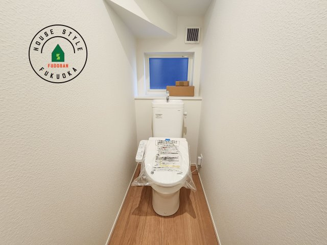 糟屋郡宇美町神武原1丁目第1-3棟（3号棟）　のトイレ|温水洗浄便座を完備しております。2ヶ所にトイレがあるのは朝の慌ただしい時間も安心です。