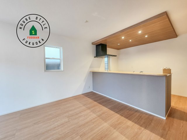 糟屋郡宇美町神武原1丁目第1-3棟（3号棟）　のダイニング|キッチンから立ち込める香りが今日の料理を期待させます。