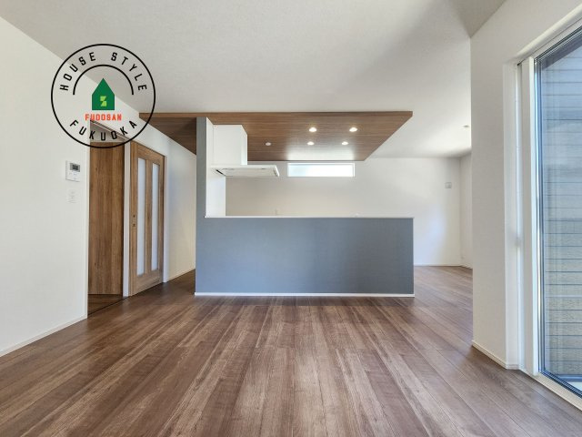 福岡市西区上山門2丁目第2-2棟（1号棟）　の居間・リビング|ご家族を近くに感じられる対面キッチンのLDK。会話もはずみそうですね。