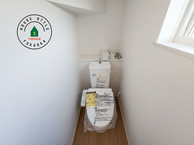 福津市宮司4丁目第4-4棟（2号棟）　のトイレ|温水洗浄便座を完備しております。2ヶ所にトイレがあるのは朝の慌ただしい時間も安心です。