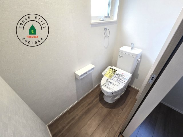 福津市宮司4丁目第4-4棟（3号棟）　の内観：施工例|温水洗浄便座を完備しております。2ヶ所にトイレがあるのは朝の慌ただしい時間も安心です。