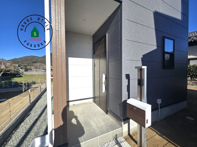 福津市宮司4丁目第4-4棟（3号棟）　の玄関|おでかけの時も帰った時も、「我が家」を最初に感じでもらえる素敵な空間に。