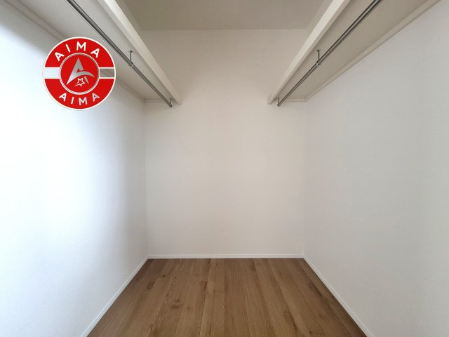 糟屋郡篠栗町中央6丁目第2-3棟（1号棟）の収納|洋服や大きな荷物が多い方や人数の多いご家族などは、一般的なクローゼットよりもウォークインクローゼットのほうが使い勝手が良いです。