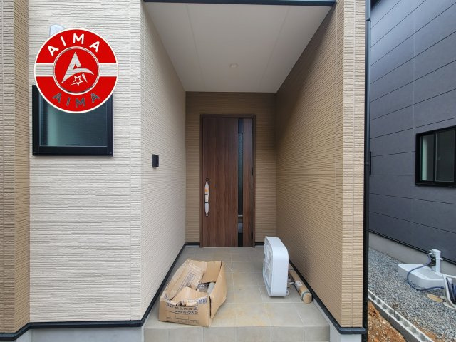 糟屋郡篠栗町中央6丁目第2-3棟（1号棟）の玄関|おでかけの時も帰った時も、「我が家」を最初に感じでもらえる素敵な空間に。