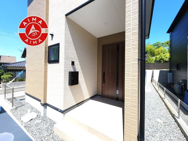 糟屋郡篠栗町中央6丁目第2-3棟（1号棟）の玄関|おでかけの時も帰った時も、「我が家」を最初に感じでもらえる素敵な空間に。