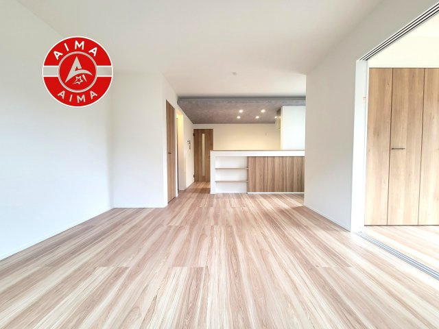 糟屋郡篠栗町中央6丁目第2-3棟（1号棟）の居間・リビング|ご家族を近くに感じられる対面キッチンのLDK。会話もはずみそうですね。