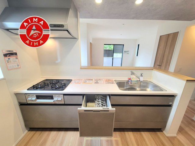 糟屋郡篠栗町中央6丁目第2-3棟（1号棟）のキッチン|キッチン。グリル・食器洗い乾燥機・浄水器も完備。