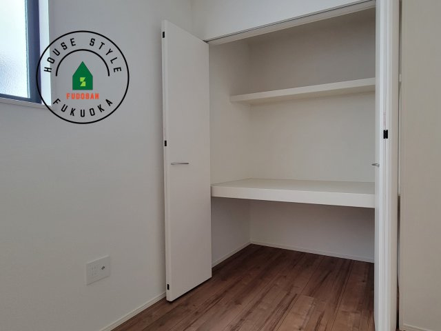 糟屋郡篠栗町中央6丁目第2-3棟（2号棟）の内観：施工例|大きなスペースがあり、収納には困りません。