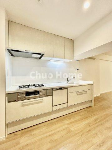 ユテライズ根岸のキッチン|ワイドで収納豊富なシステムキッチン