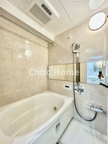 ユテライズ根岸の浴室|【バスルーム】暖房換気乾燥機付きシステムバスルーム。暖房・冷風・換気・乾燥など、毎日を快適に過ごせるうれしい機能が揃っています。雨の日の洗濯物も安心です。