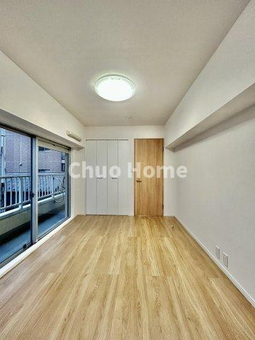 ユテライズ根岸の洋室|【洋室】快適に過ごす条件は、一人ひとり違います。だからこそ飾り過ぎないシンプルな内装と偏り過ぎないデザインで統一しております。居住していく中でオーナー様だけの【マイホーム】に創り上げて下さい