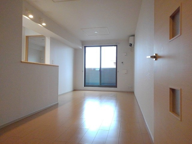 エレガンシア　レジデンスの居間・リビング