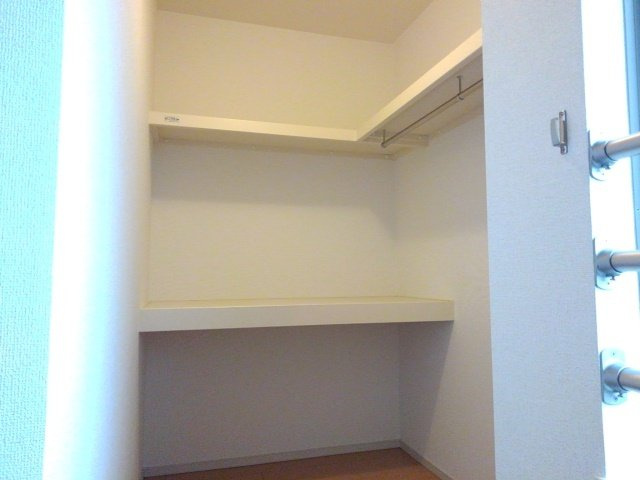 エレガンシア　レジデンスの収納