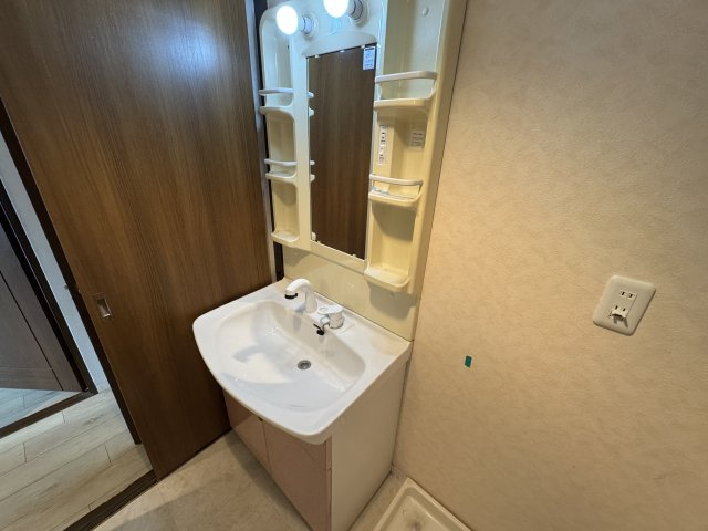 ドルチェ富貴ノ台N棟の独立洗面台