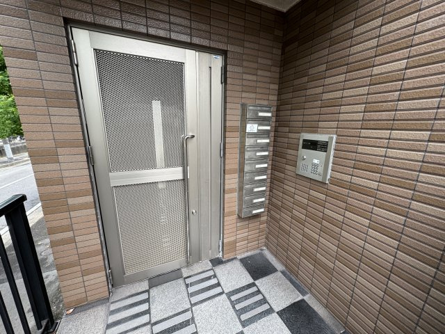 ドルチェ富貴ノ台N棟のエントランス