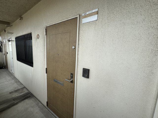 ドルチェ富貴ノ台N棟の玄関