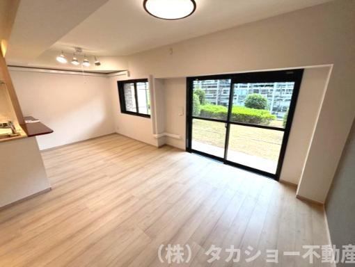 【居間・リビング】 | ライオンズガーデン薬園台 | こちらのリビングで趣味の時間をお楽しみください