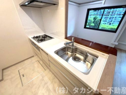 【居間・リビング】 | ライオンズガーデン薬園台 | こちらのリビングで趣味の時間をお楽しみください