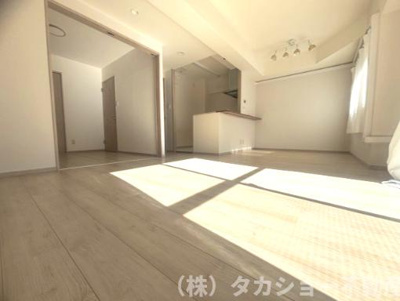 【洋室】 | ライオンズガーデン薬園台 | 落ち着いた色調の洋室です